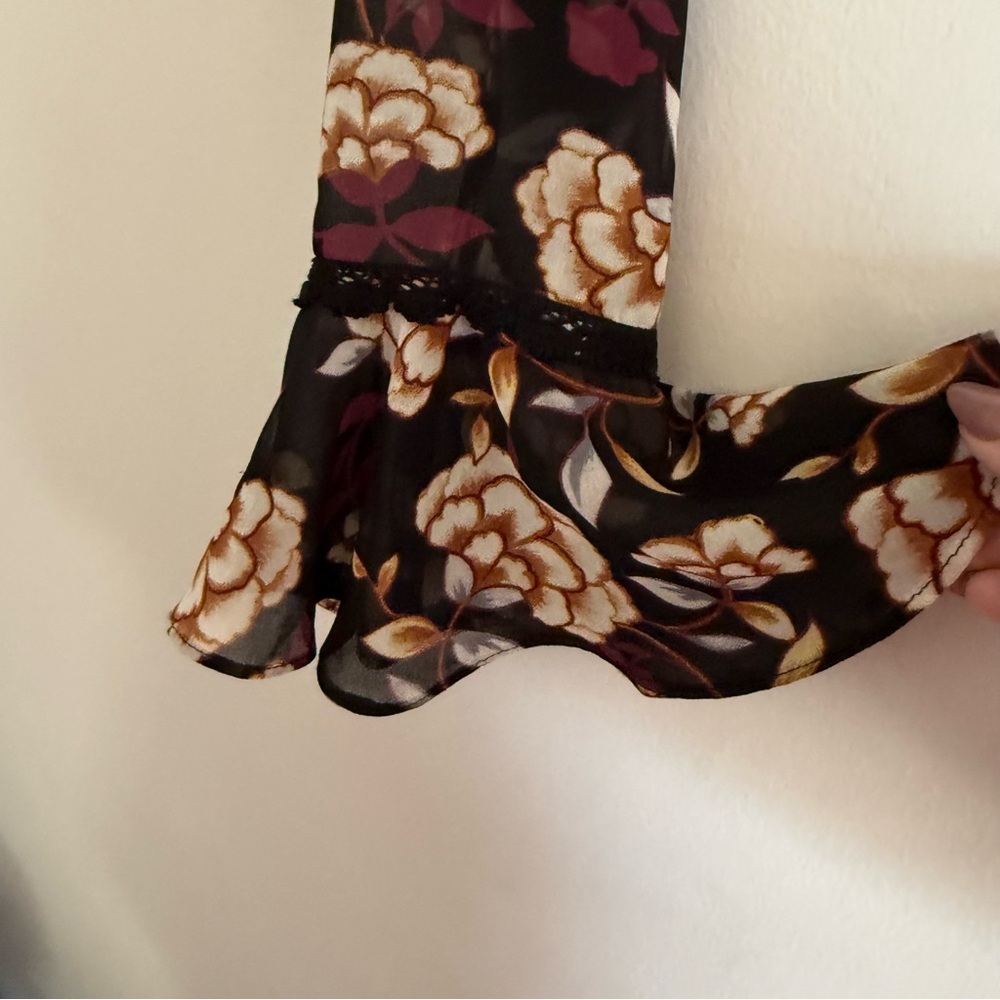 🛍️ 4/$25 Forever 21 Boho Floral Surplice Faux Wrap Top with Bell Sleeves - Picture 2 of 7